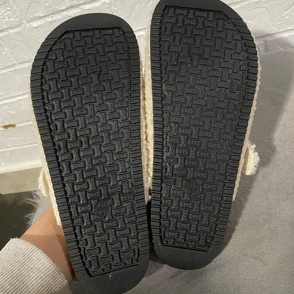 NWOT Sherpa Cream Color Slip On Clogs. Too wide for me. - Picture 7 of 7